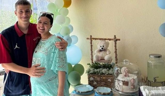 ginetai-mpampas-sta-22-toy-chronia-o-giannis-konstantelias-ayto-einai-to-fylo-kai-to-onoma-toy-paidioy-375862