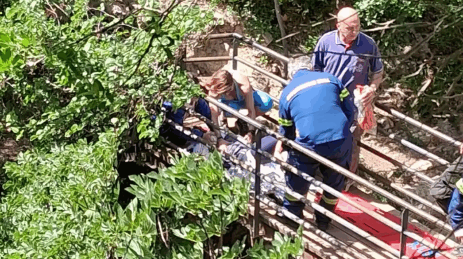 tragodia-sto-faraggi-tis-nedas-nekro-4chrono-agori-poy-epese-se-charadra-ti-ekane-prin-to-moiraio-376130