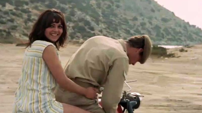 to-zeimpekiko-tis-eydokias-amp-8211-54-chronia-meta-i-agnosti-istoria-i-tainia-poy-akoystike-1i-fora-amp-038-o-dimioyrgos-poy-arnithike-na-grapsei-stichoys-382503