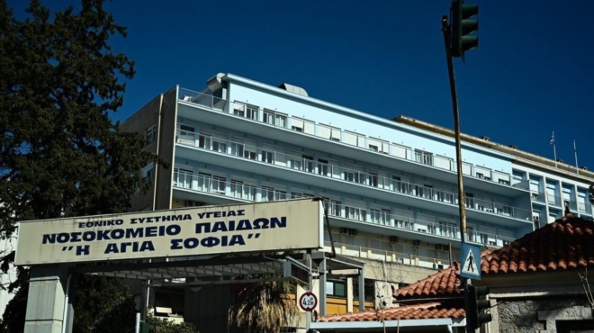 anoixe-ta-matia-soy-paidi-moyyy-amp-8230-amp-8211-skines-archaias-tragodias-sto-spiti-tis-7chronis-poy-skotothike-sto-spiti-amp-8211-se-katastasi-sok-oi-goneis-tis-kai-oi-geitones-381383