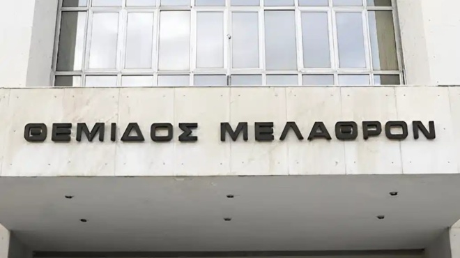 autos-einai-o-gnostos-ellinas-poy-prospathise-na-dopodokisei-dikasti-toy-areioy-pagoy-378911