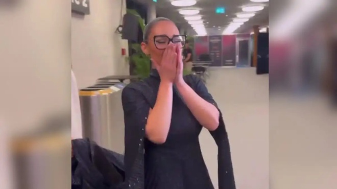 eurovision-2025-ayto-den-to-edeixan-oi-kameres-amp-8230-ti-ekane-i-klaydia-molis-katevike-apo-tin-skini-amp-8211-echei-diarreysei-pantoy-vinteo-377519