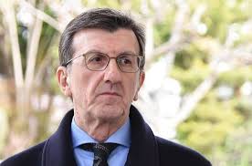 aschima-nea-gia-ton-portosalte-anoixe-ta-matia-toy-simera-to-proi-kai-den-pisteye-auto-poy-evlepe-382541