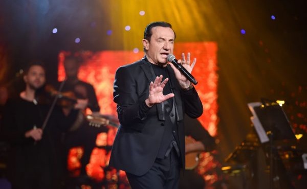 dyskoles-ores-gia-ton-leyteri-pantazi-i-fotografia-me-ta-traymata-sto-kefali-apo-to-atychima-388573