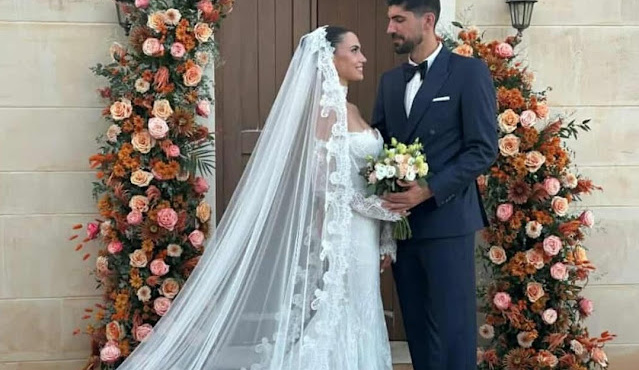 gnosto-kai-agapimeno-zeygari-pantreytike-stin-kriti-kai-molis-kykloforisan-oi-fotografies-389073