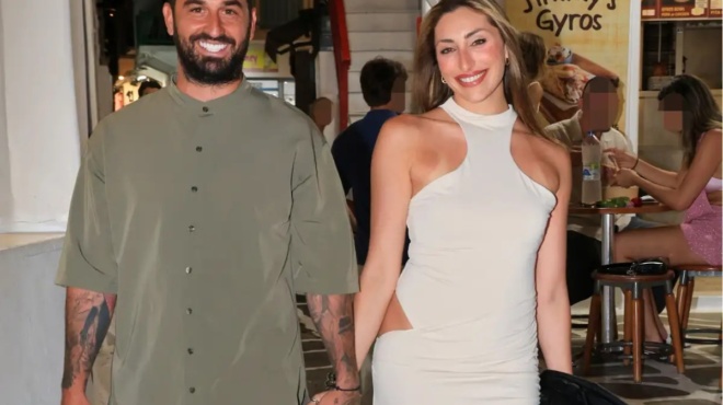 chamos-sti-mykono-me-to-diasimo-zeygari-poy-perpatoyse-cheri-cheri-amp-8211-toys-koitoyse-olo-to-nisi-kai-den-toys-enoiaze-katholoy-389399