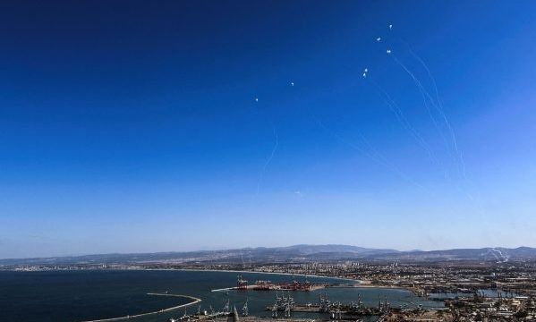 ektakto-tora-amp-8211-ichisan-ta-tympana-toy-polemoy-amp-8211-akoygontai-pantoy-oi-seirines-389410