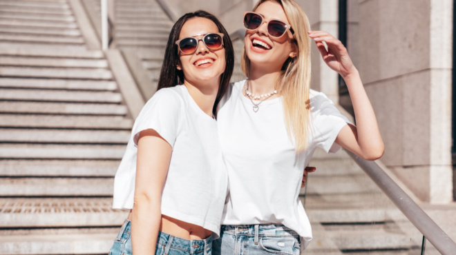 ki-omos-den-einai-to-leyko-ayto-einai-to-chroma-poy-prepei-na-forame-to-kalokairi-gia-na-parameinoyme-droseroi-389547