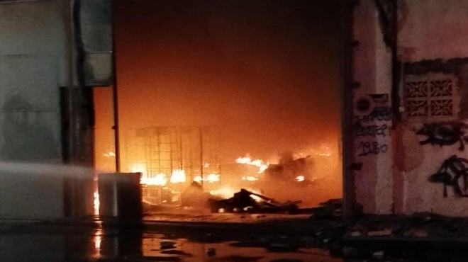 egine-paranaloma-toy-pyros-ayti-einai-i-pasignosti-epicheirisi-me-kinita-kai-ypologistes-poy-kaike-amp-8211-sygklonizoyn-oi-protes-eikones-tis-katastrofis-389634