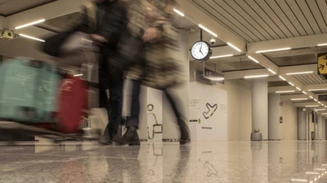 panikos-sto-aerodromio-katerreyse-meros-tis-orofis-thee-moy-fonazan-toyristes-389655