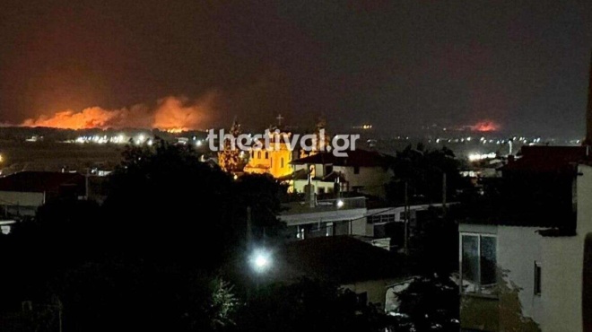 megali-fotia-sti-thessaloniki-se-paniko-o-kosmos-390521