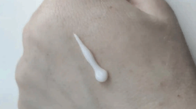 synagermos-gia-pasignosti-krema-poy-echoyn-schedon-oles-oi-ellinides-sto-mpanio-toys-einai-karkinogona-383810