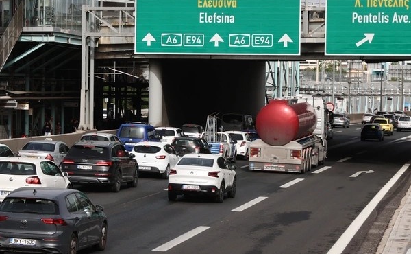 chaos-sto-kentro-tis-athinas-poy-ayti-tin-stigmi-voyliazei-apo-kosmo-meta-apo-ayto-poy-egine-391061