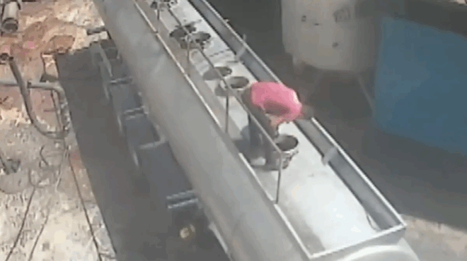 to-vinteo-ta-edeixe-ola-anoixe-kapaki-vytioforoy-me-to-tsigaro-sto-stoma-prokalese-ekrixi-kai-eksfendonistike-383988