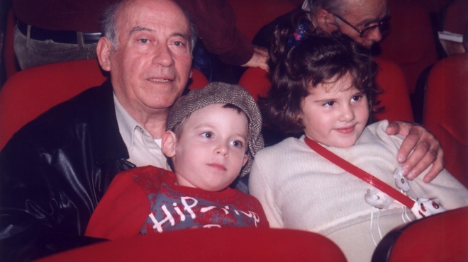 klonopoiisi-toy-patera-toy-oloi-nomizoyn-vlepoyn-ton-patera-toy-pos-einai-kai-ti-kanei-simera-o-agnost-s-gios-toy-thanasi-veggoy-vasilis-384054