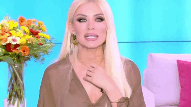 katerina-kainoyrgioy-gia-ioanna-toyni-stathi-schiza-mporei-na-einai-filoi-kai-na-tin-kratise-apo-to-cheri-giati-foraei-takoynia-385568