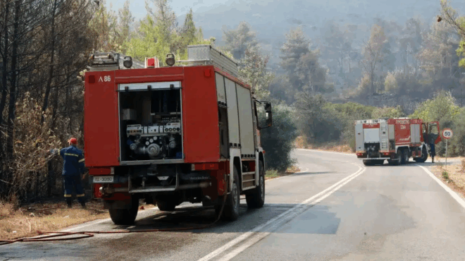 ektakto-megali-fotia-tora-konta-se-spitia-synagermos-stin-pyrosvestiki-385594