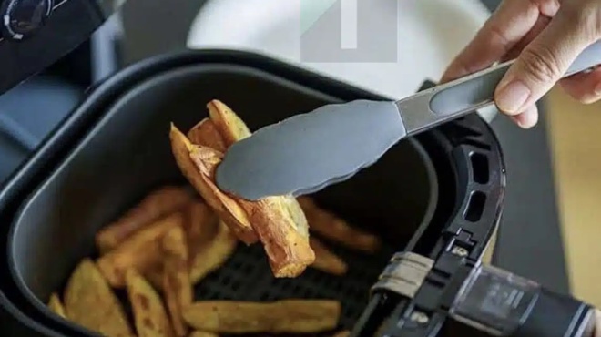 oi-eidikoi-proeidopoioyn-gia-ti-chrisi-tis-fritezas-aeros-anti-ton-foyrnon-384795