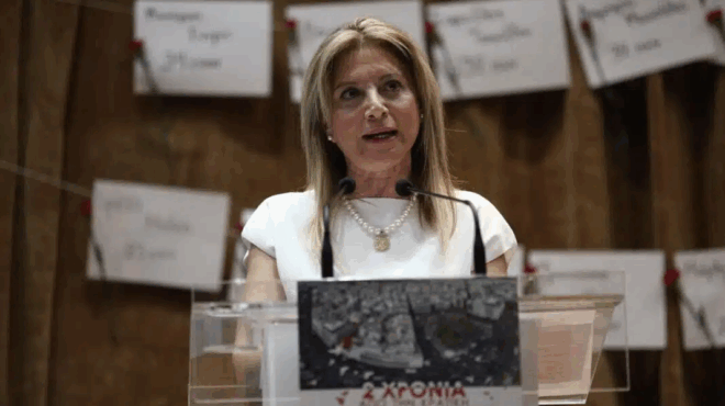 tempi-meta-tin-karystianoy-akomi-mia-syggenis-kataggellei-oti-dechthike-apeiles-den-eisai-i-moni-387627