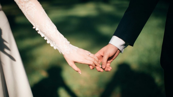 naypaktos-patera-nyfis-epathe-anakopi-tin-ora-tis-dexiosis-amp-8211-pos-sothike-385540