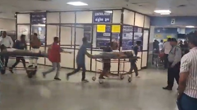 ektakti-eidisi-amp-8211-panikos-sta-nosokomeia-amp-8211-pyknoi-mayroi-kapnoi-pnigoyn-tin-periochi-386067