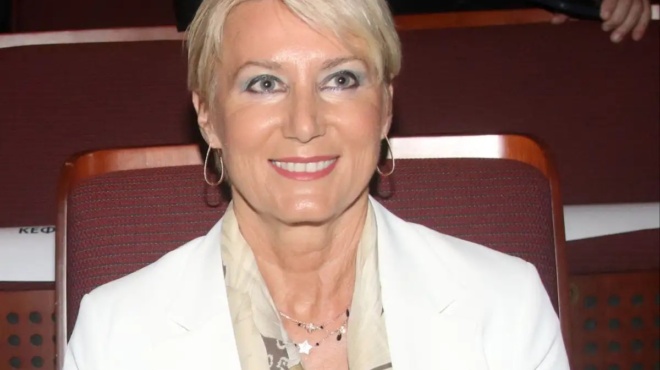 thymaste-tin-marigkona-e-i-kori-toy-karamanli-kai-tis-pazaiti-tin-vazei-amp-8230-kato-amp-8211-i-aliki-me-kollito-chryso-forema-kare-melachrino-malli-kai-amp-8230-kormara-386312