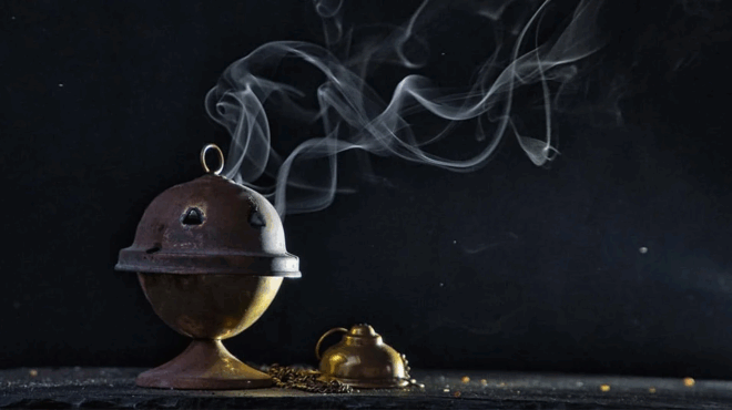 livanizoyme-to-spiti-gia-na-mas-prostateyei-o-theos-i-panagia-mas-kai-oi-agioi-mas-389572