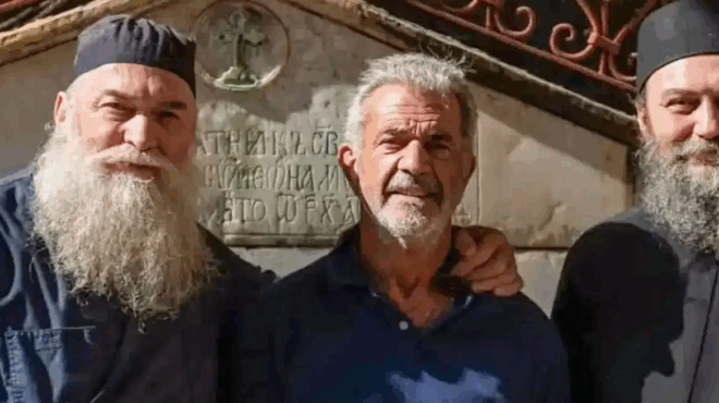 o-mel-gkimpson-sto-agion-oros-se-poia-moni-pige-gia-pneymatiki-apomonosi-390575