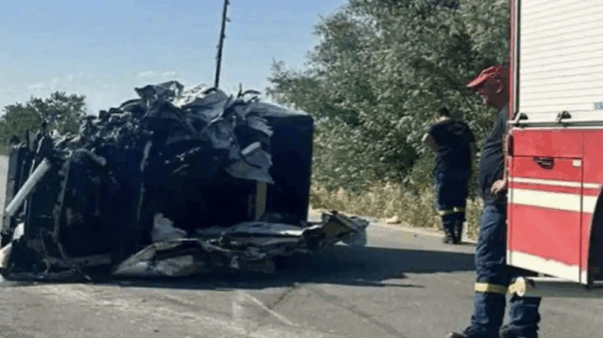 xekliristike-oikogeneia-stin-asfalto-nekroi-pateras-kai-gios-sto-nosokomeio-i-mitera-kai-to-aniliko-paidi-390739