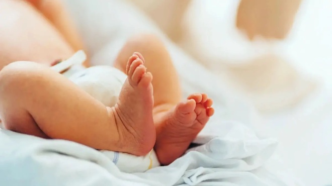 sokaristiko-trochaio-aytokinito-petaxe-kai-paresyre-oikogeneia-nekro-moro-enos-etoys-sovara-kai-i-aderfi-toy-387919