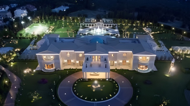 aytos-einai-o-idioktitis-tis-megalyteris-idiotikis-katoikias-stin-ellada-i-anypologisti-axia-387943