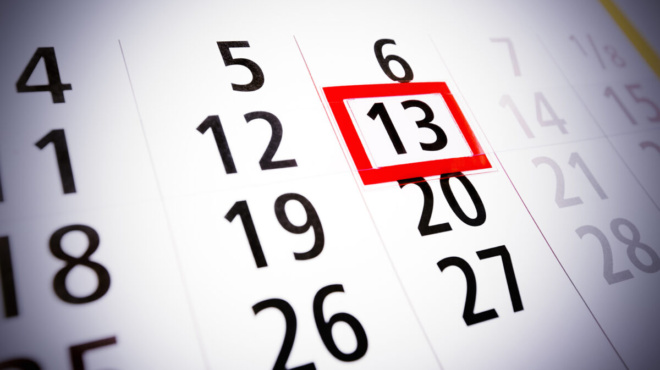 paraskeyi-kai-13-giati-theoreitai-i-pio-groysoyziki-imera-toy-chronoy-kai-to-cheirotero-pragma-poy-egine-pote-san-simera-386250