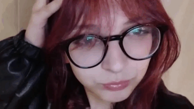 aimilia-se-parakalo-gyrna-spiti-den-tha-symvei-tipota-dose-moy-ena-simadi-oti-eisai-kala-ekklisi-apo-ti-mitera-tis-16chronis-poy-agnoeitai-388892