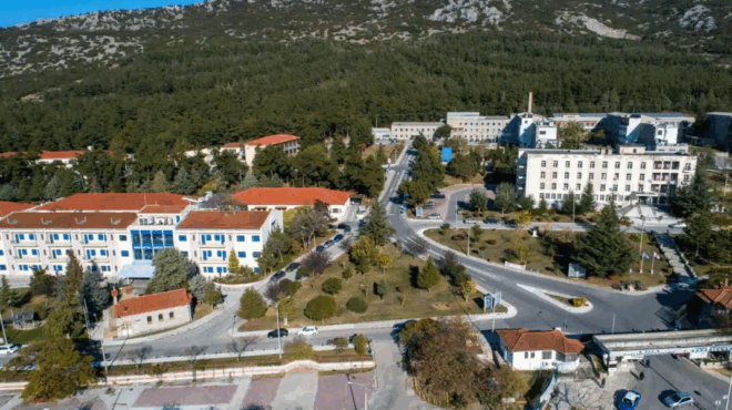 thessaloniki-17chroni-epese-apo-ton-proto-orofo-toy-nosokomeioy-papanikolaoy-nosileyetai-se-krisimi-katastasi-389487