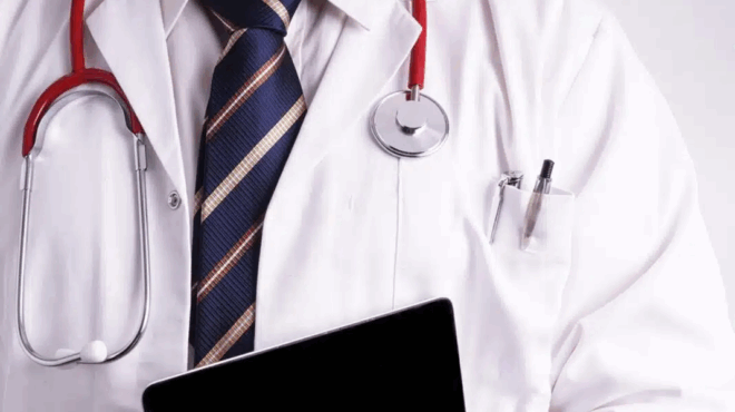 larisa-synelifthi-kardiocheiroyrgos-tin-ora-poy-elave-fakelaki-me-2-500-eyro-388556