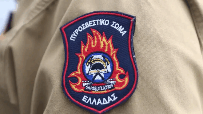 ntropiastikes-eikones-to-2025-oi-epochikoi-pyrosvestes-pigainoyn-sta-nisia-gia-na-svisoyn-foties-kai-koimoyntai-se-amaxia-kai-paralies-385738