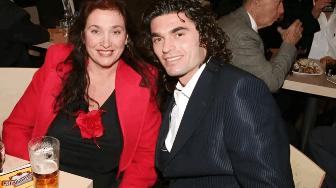 pantremenos-me-3-paidia-h-royla-vrochopoyloy-kanei-apokalypseis-gia-ton-alvano-fran-pos-einai-simera-ti-doyleia-kanei-385304