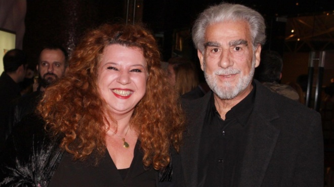 charis-emmanoyil-o-ithopoios-toy-eytychismenoi-mazi-einai-pantremenos-30-chronia-me-pasignosti-paroysiastria-kai-den-to-xerei-kaneis-389256