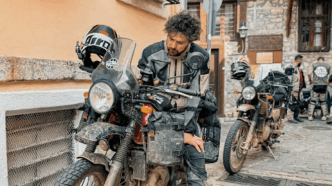 thrinos-gia-ton-38chrono-lampi-poy-pnigike-sti-chalkidiki-sas-parakalo-opoios-gnorizei-tin-mana-toy-na-tis-metaferei-ayto-to-minyma-387379