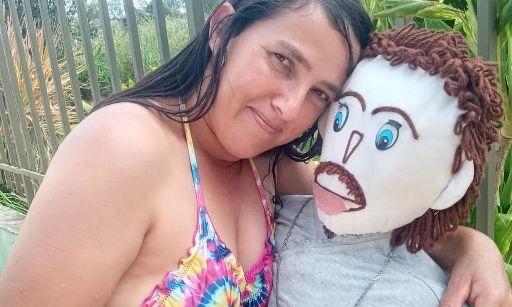 i-39chroni-poy-pantreytike-mia-koykla-leei-oti-i-syzygos-tis-tin-apatise-kai-o-gamos-toys-dialyetai-i-astheneia-poy-paschei-384676