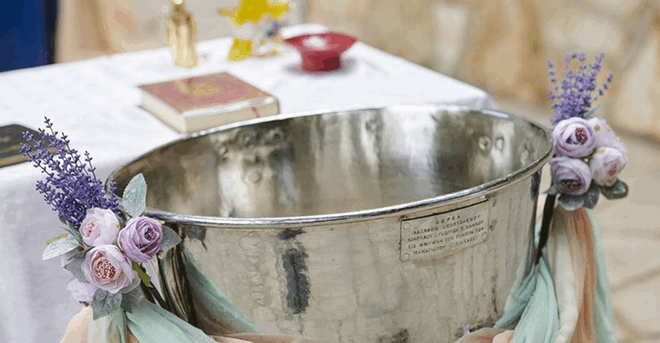 chamos-se-vaftisi-stin-pallini-piastikan-malli-me-malli-i-mitera-me-tin-nona-toy-paidioy-tis-tis-chorise-o-papas-388618