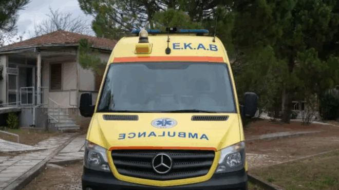 ektakto-sto-nosokomeio-9chronos-poy-kataplakothike-apo-metalliki-porta-386114