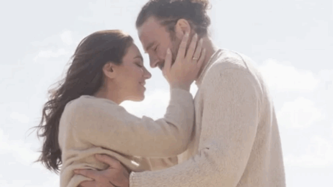 oloi-amp-8230-chazeyan-tin-eyrydiki-valavani-emfanistike-me-konto-mpoystaki-kai-tin-koilia-exo-ston-9o-mina-egkymosynis-kai-einai-o-ti-pio-glyko-389865