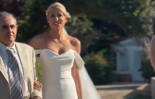 pantreytike-i-yperkompsi-ellinida-me-ton-syntrofos-tis-to-vinteo-apo-tin-ekklisia-kai-o-erchomos-toy-paidioy-388987