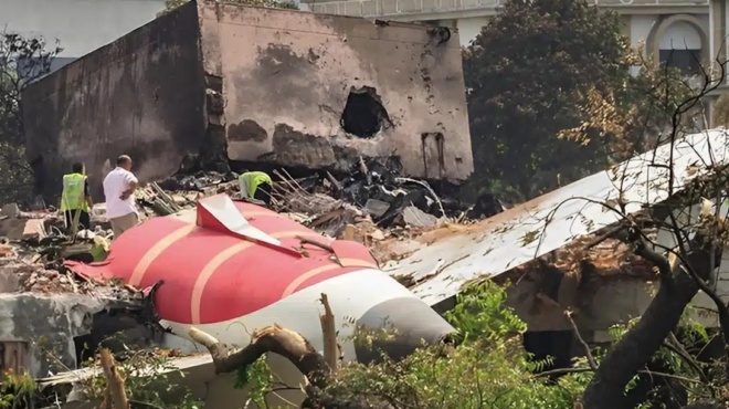 adianoito-ayti-einai-i-episimi-kai-apisteyti-aitia-poy-epese-to-boeing-tis-air-india-kai-skotothnkan-247-anthropoi-387035