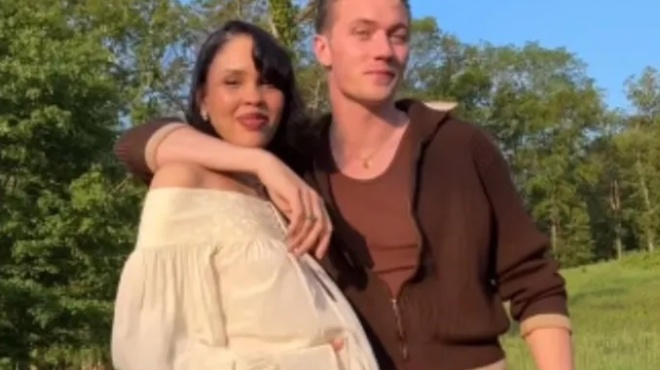 den-mporei-na-krypsei-allo-tin-koilia-amp-8211-einai-egkyos-xana-i-pio-gnosti-influencer-amp-8211-aytos-einai-o-pateras-toy-paidioy-385451