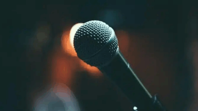 vomva-stin-elliniki-showbiz-pasignostos-tragoydistis-pantreytike-kryfa-ton-syntrofo-toy-383859