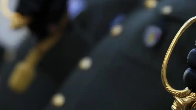 diplos-thrinos-stis-enoples-dynameis-sta-mayra-oli-i-chora-mas-nekroi-amp-8220-mpam-kai-kato-amp-8221-enas-axiomatikos-kai-enas-ypaxiomatikos-384891