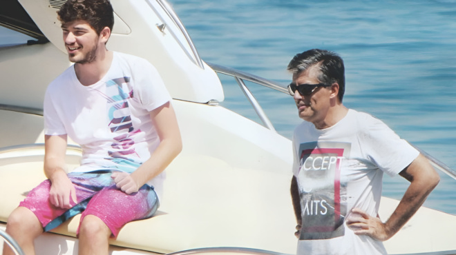 i-apolyti-eytychia-gia-ton-lampi-eyaggelato-oi-xegnoiastes-stigmes-apo-tis-diakopes-toy-kai-i-omoiotita-me-ton-patera-toy-photos-384854