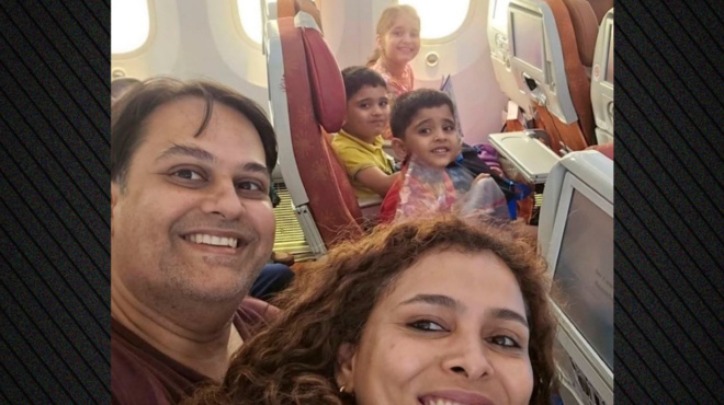 i-teleytaia-amp-8230-selfie-i-oikogeneia-me-ta-3-paidakia-poy-chamogela-deyterolepta-prin-pesei-to-aeroskafos-stin-india-kai-prokalei-sok-386352